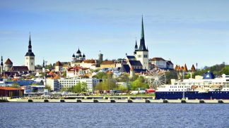 De Helsínquia à capital estónia com cinema e arquitetura
