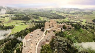 A aldeia italiana ao abandono que se tornou num resort