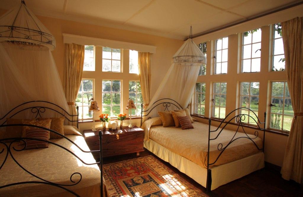1409567139_Giraffe Manor Bedroom 31
