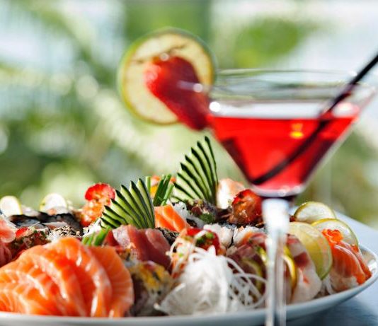 Sushi na mesa e a vista perfeita em Cascais