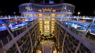 Como é viajar a bordo do maior cruzeiro do mundo