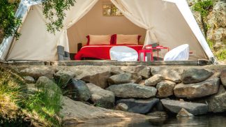 Uma tenda e uma cama de casal no Alentejo