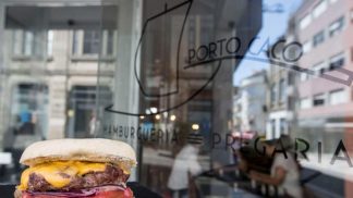 Há uma nova hamburgueria na Baixa do Porto