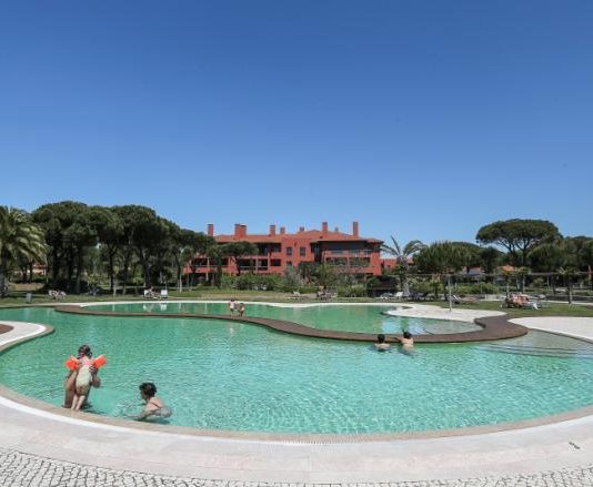 Um cinco estrelas em Cascais longe de tudo