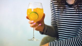 Há um novo bar de cocktails na Baixa do Porto (o difícil é escolher)