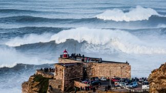 Ondas estão as melhores ondas? Nazaré ou Havai? Surf: Nazaré vs Havai