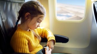 Nunca tire o cinto de segurança durante um voo