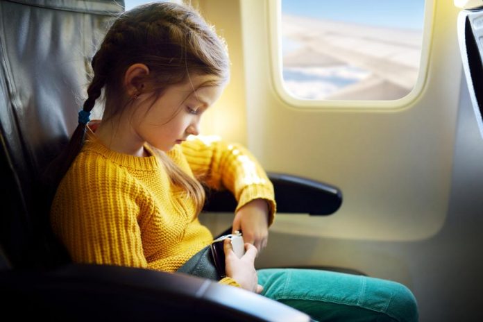 Nunca tire o cinto de segurança durante um voo