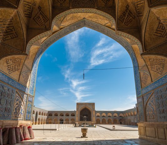 O Irão continua desconhecido e uma boa surpresa para os viajantes