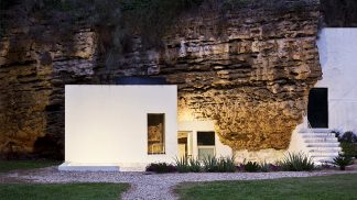 Uma gruta dos romanos onde pode passar a noite Casa Tierra: Uma gruta dos romanos onde pode passar a noite