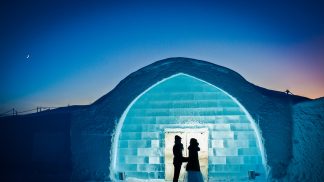 O primeiro hotel do mundo feito de gelo já não derrete Ice Hotel: o primeiro hotel do mundo feito de gelo já não derrete