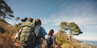 Empresa procura duas pessoas para viajar pela europa com tudo pago