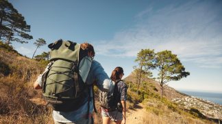 Empresa procura duas pessoas para viajar pela europa com tudo pago