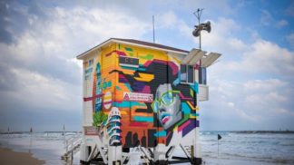 Torre dos salva-vidas em Tel Aviv é agora um luxuoso quarto de hotel