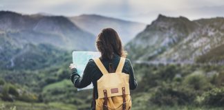 Se vai viajar sozinho há algo de que não se pode esquecer