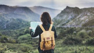 Se vai viajar sozinho há algo de que não se pode esquecer