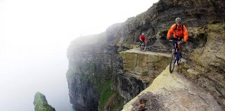 Fotografias de viajantes que colocam a vida em risco