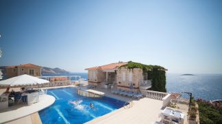 Hotel de luxo na Turquia sobre o azul mediterrânico Capa Club Hotel: luxo sobre o azul mediterrânico na Turquia