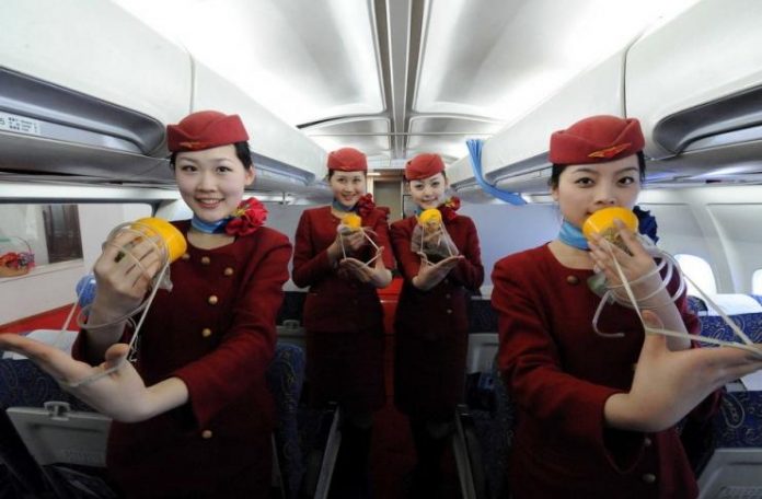 O que nunca lhe disseram sobre as máscaras de oxigénio dos aviões