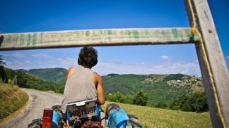 É possível passar férias numa quinta sem ter de pagar alojamento