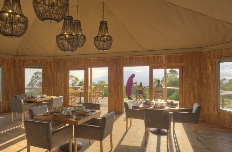 The-Highlands-breakfast-deck