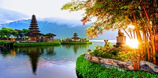 Bali: vida de templo e de cidade num destino de surf
