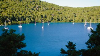 Croácia: viagem romântica num veleiro na Costa Dálmata