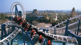 10 parques temáticos em todo o mundo onde tem mesmo de ir