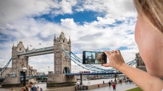 Este telemóvel dá para filmar os dois lados ao mesmo tempo