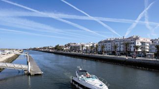 Lagos: onde há sol, boa comida e animação