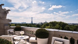 A suite com vista para a Torre Eiffel que custa 20 mil euros por noite