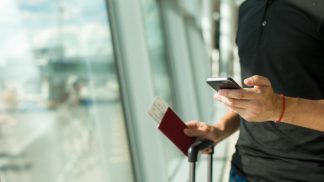 Tem este código no cartão de embarque? Cuidado