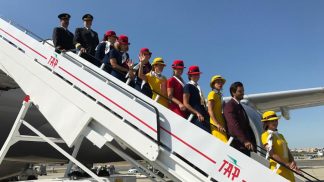 Avião retro da TAP voa rumo ao Rio de Janeiro