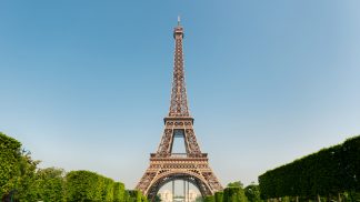 Fotografar a Torre Eiffel pode dar multa