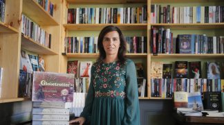 Simone Costa trocou o emprego certo pela incerteza das viagens Simone Costa trocou o emprego certo pela incerteza das viagens