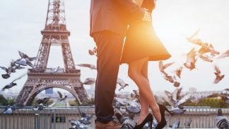 Um escritor com braços de mulher, e o pianista que lhe deu a mão