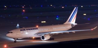 Bebe nasce a 10 mil metros de altitude