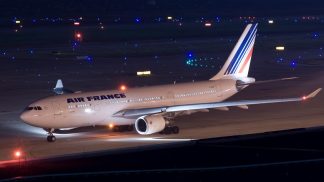 Bebe nasce a 10 mil metros de altitude