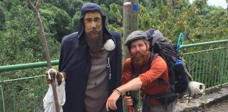 Este americano viajou a pé desde a Turquia até Portugal para curar uma doença