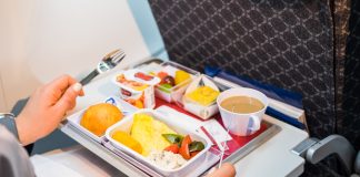 Esta é a verdade sobre a comida a bordo dos aviões