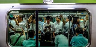 Ghost Presenter(Unsplash