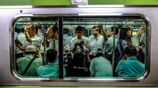 Ghost Presenter(Unsplash