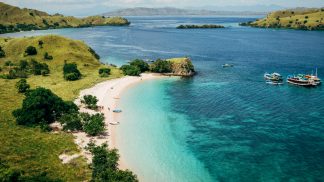 Na língua indonésia, queijo é «keju» e boneca é «boneka» Na língua indonésia, queijo é «keju» e boneca é «boneka»