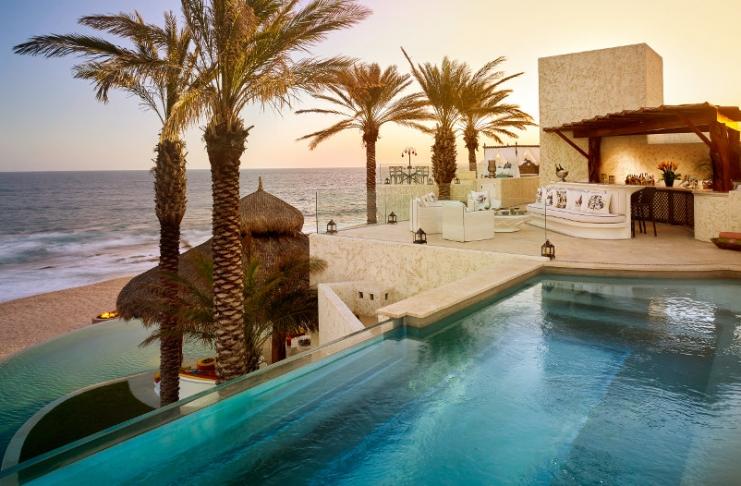 LVP_TyWarnerMansion_TopoftheWavesGlassBottomPool_936x526