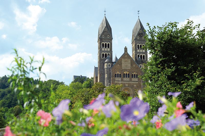 Clervaux Eglise DC╠ºcanale – ClervauxÔêÅ Jonathan Godin LFT_resultado