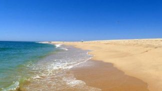 Praias desertas no Algarve que tem mesmo de visitar este verão