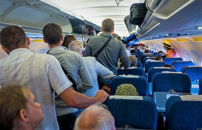 O gesto deste pai para a sua filha durante um voo tornou-se viral nas redes sociais