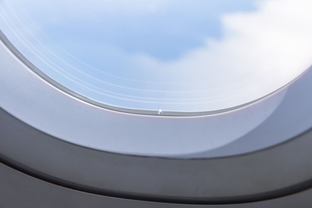 Bleed holes Tiny small hole in Airplane Windows
