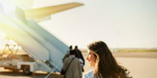 Passageira descobre que o seu lugar no avião é...na casa de banho