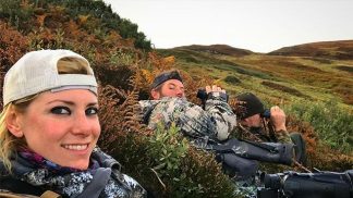 Apresentadora foi criticada nas redes sociais por expor troféus de caça na Escócia